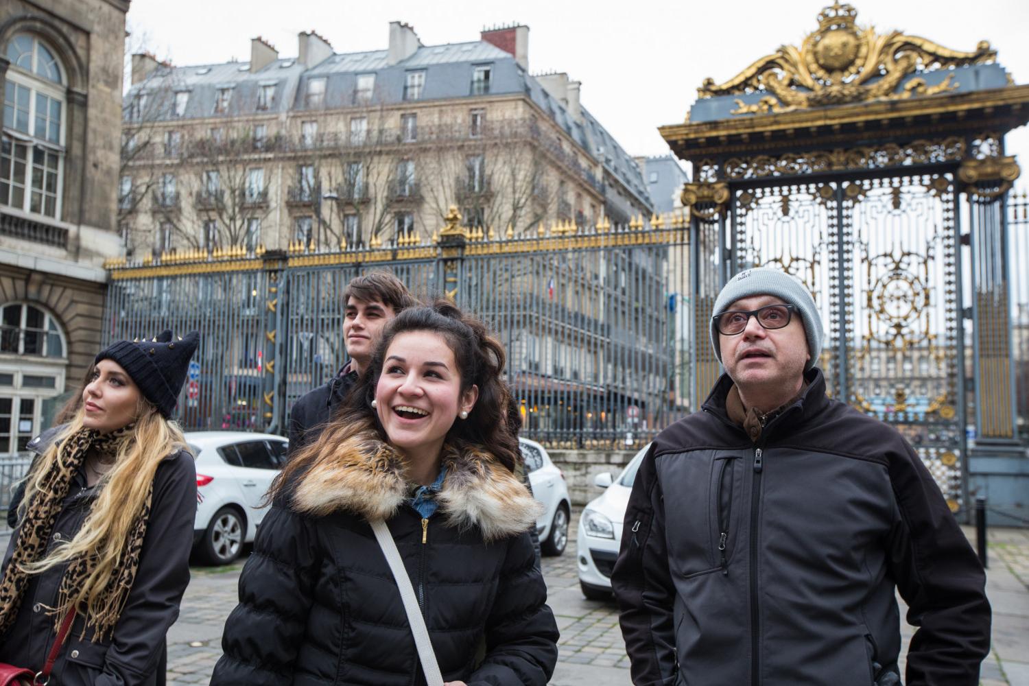 <a href='http://e2wl.shyayazuche.com'>全球十大赌钱排行app</a> French Professor Pascal Rollet leads students on a study tour in Paris.
