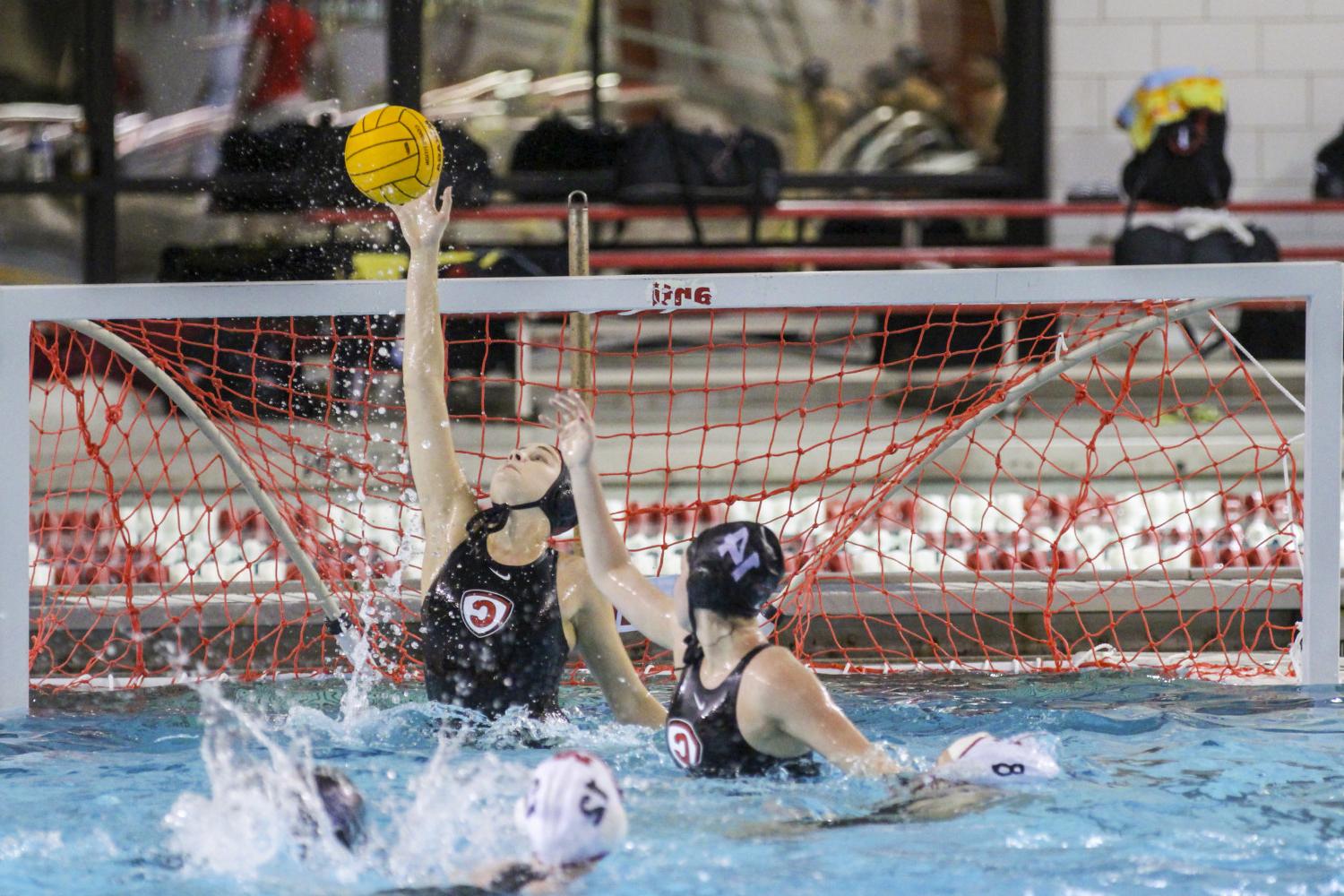 <a href='http://e2wl.shyayazuche.com'>全球十大赌钱排行app</a> student athletes compete in a water polo tournament on campus.